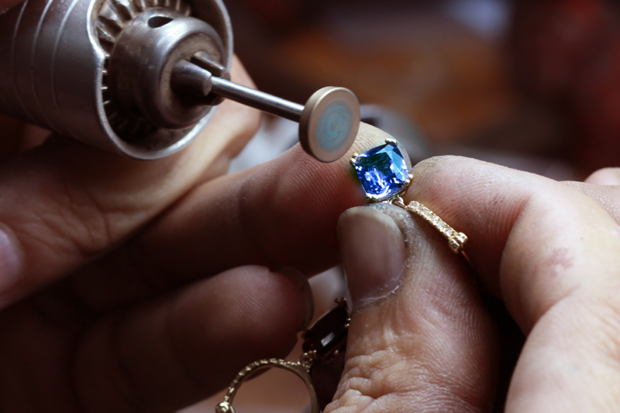 Bringing back the shine if your tanzanite becomes cloudy